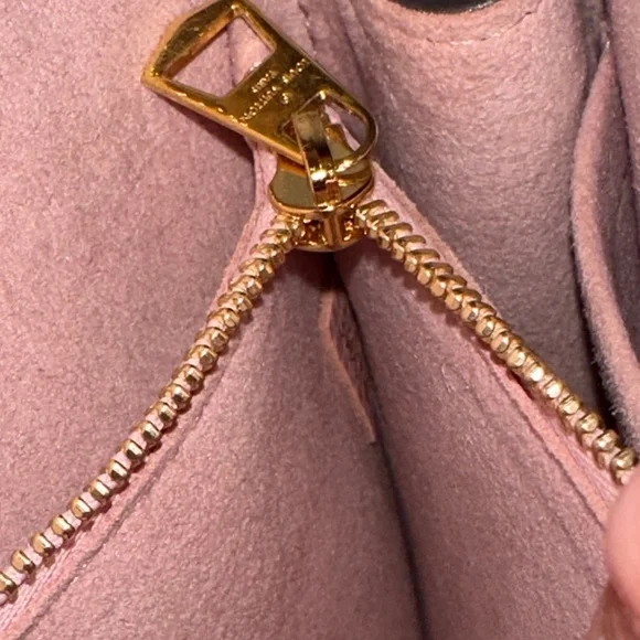 Louis Vuitton Bag - Picture 15 of 15